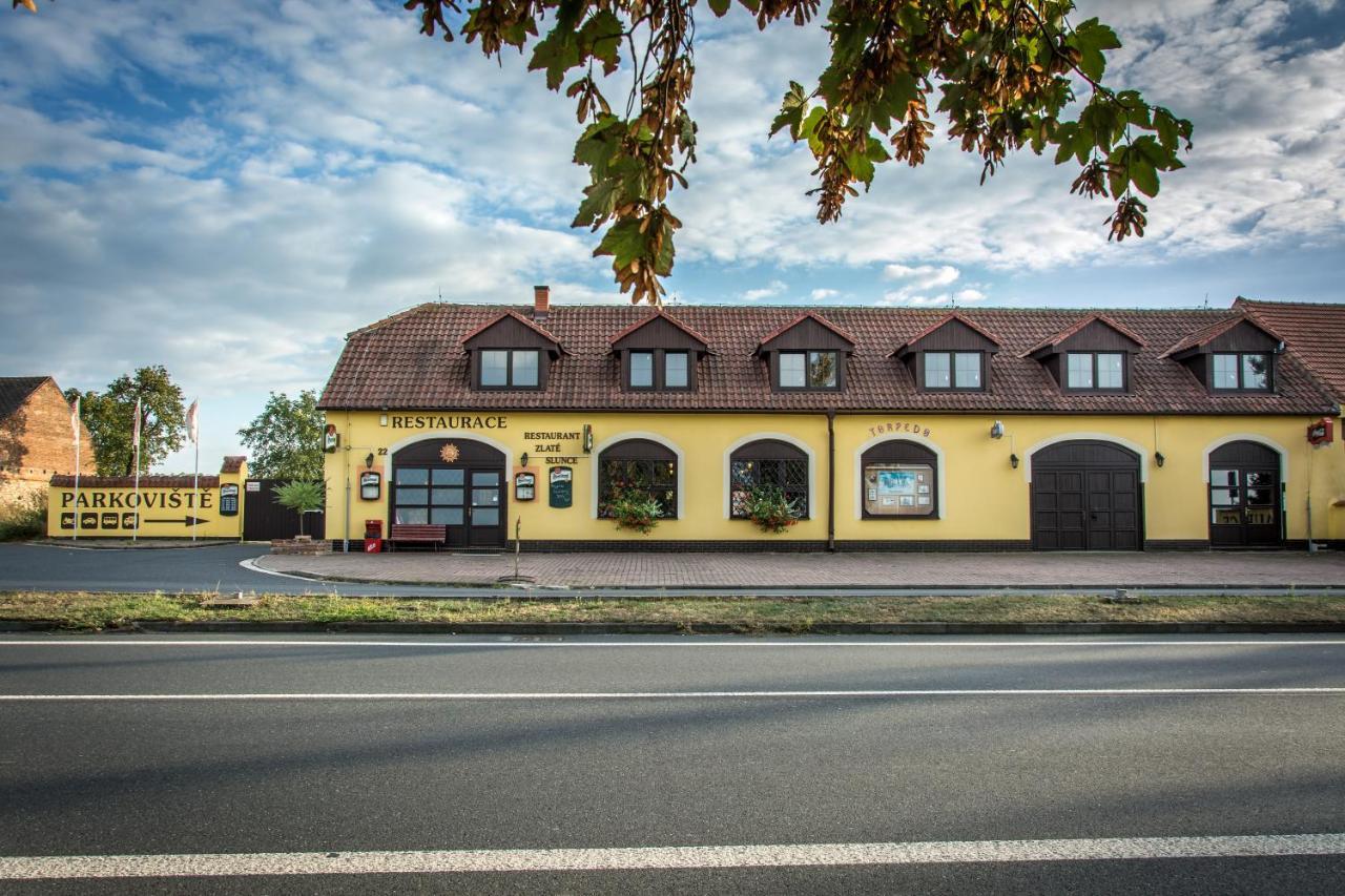 Penzion Zlaté Slunce Chocenice Exterior foto