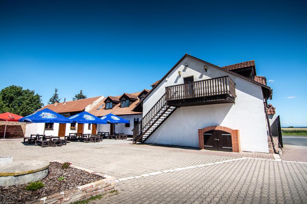 Penzion Zlaté Slunce Chocenice Exterior foto